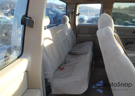 2001 Chevrolet Silverado 1500 Ls из США, поврежденный, VIN 1GCEC19V11Z155719